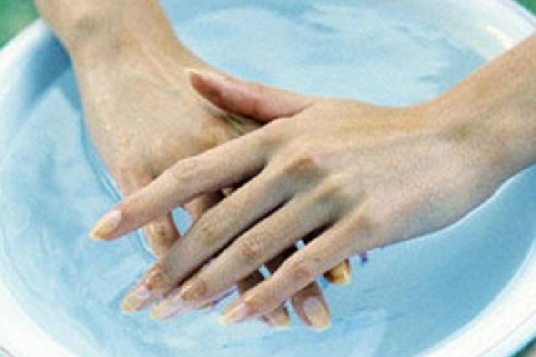Водные процедуры для рук и ног