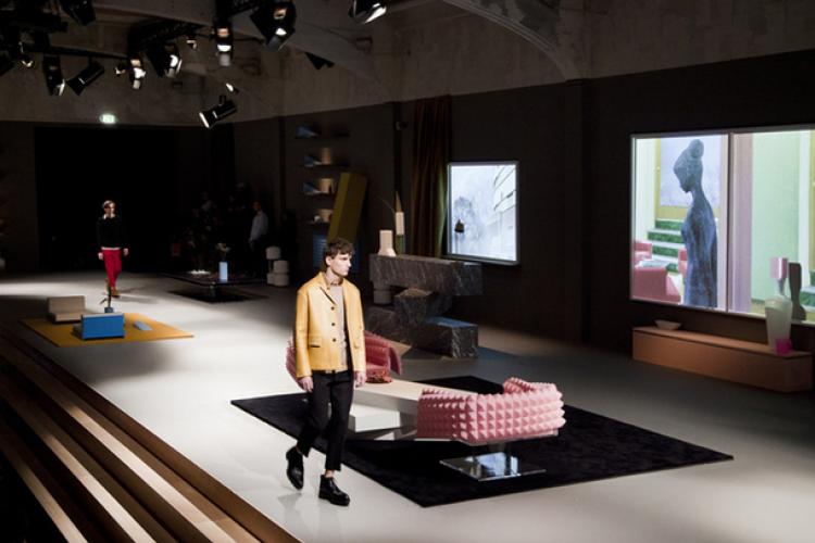 Prada представило новую мужскую коллекцию в интерьере помещений Рема Колхаса