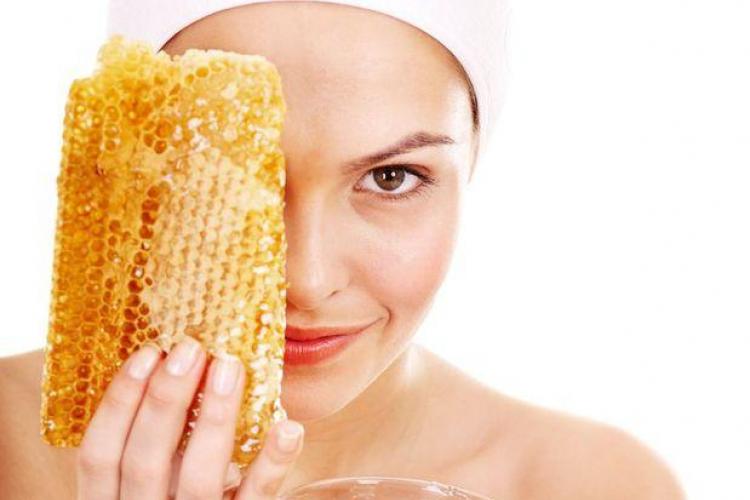 Чем полезна маска для лица из мёда